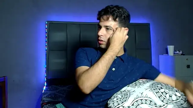 MAXIMILAINO-XXX's cam snapshot