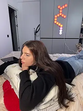 CurlyLara's cam snapshot