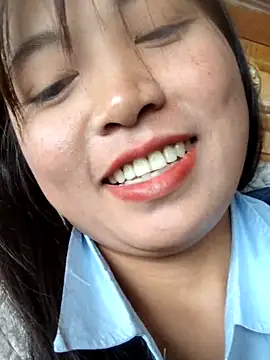 miumiu_sexy2x's cam snapshot