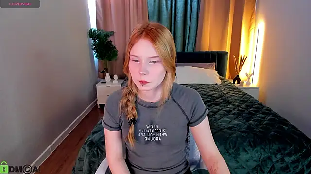 Julia_Anis's cam snapshot