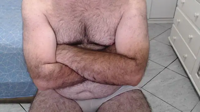 MysterBearMG live sex cam