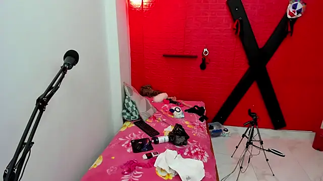 bdsmforever18's cam snapshot