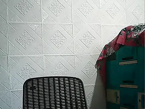 CreamyPussy4uxx's cam snapshot