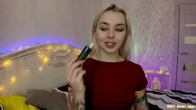 LillyMoure_'s cam snapshot