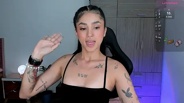 Lizzie_corner_v's cam snapshot