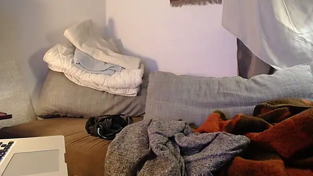 P4RtYBOII92 live sex cam