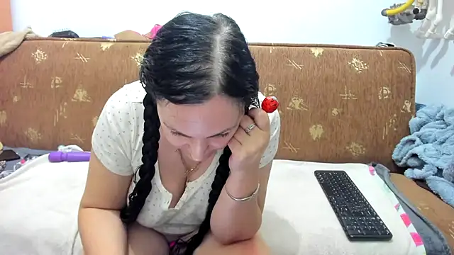 BrendaWildd live sex cam