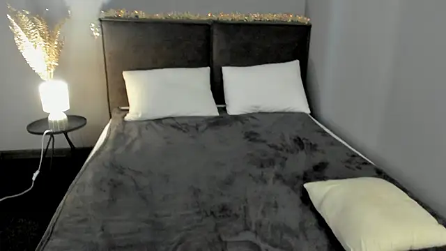 SkinyJoys live sex cam