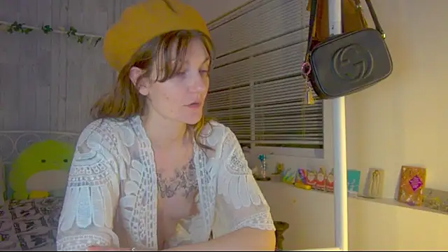 YourFavCanadianMILF's cam snapshot