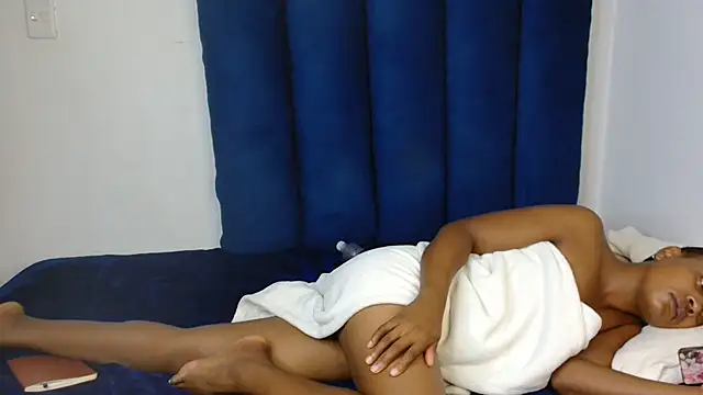 Ogle_'s cam snapshot