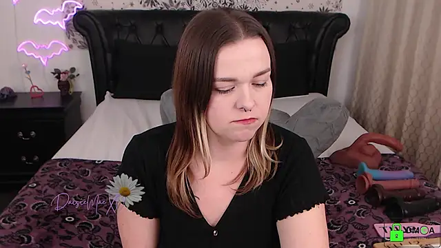 DaisieMaeXO live sex cam