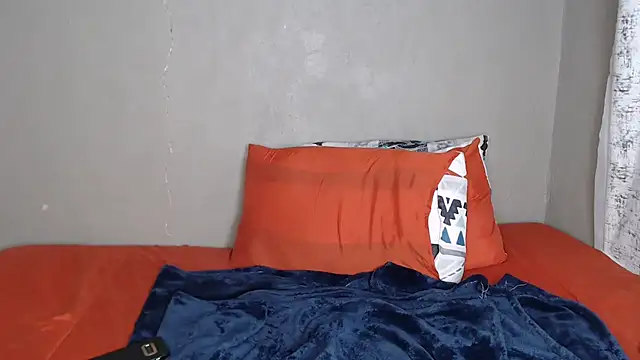 Lunalee's cam snapshot