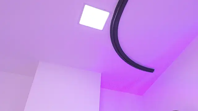 vale_ross_'s cam snapshot