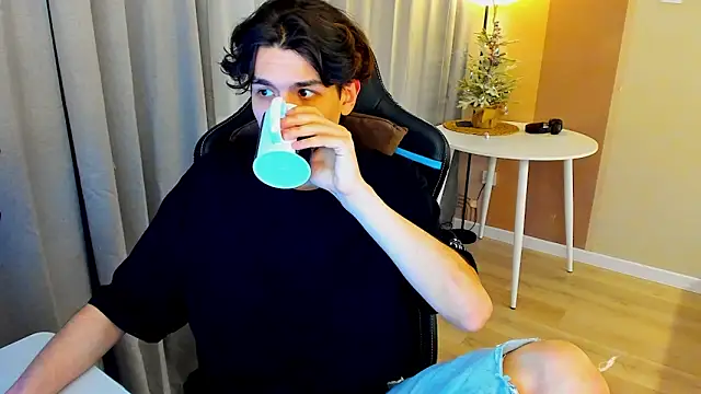 TravisRevas live sex cam