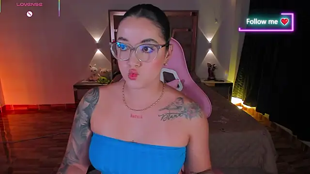 lunaarose's cam snapshot