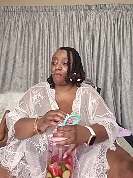 ThickianaRider live sex cam