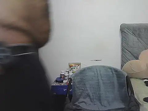 AlphaLatinoBear's cam snapshot