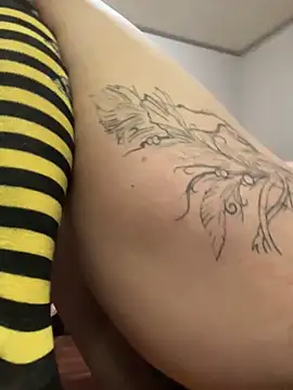 Titsandtats24's cam snapshot