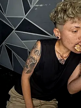 megan_cr's cam snapshot