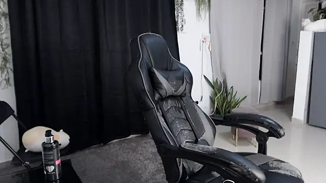 lizzy-c-e-e's cam snapshot