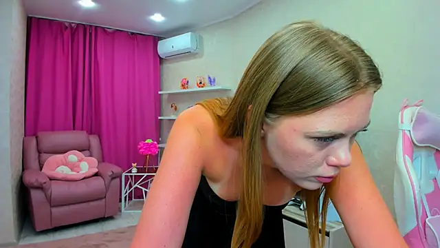 Strawberrye live sex cam