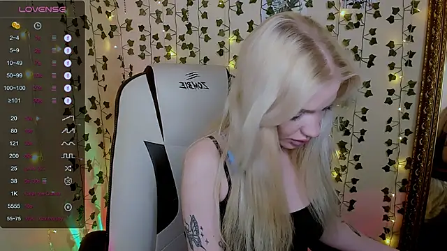 AnyaTaylor_'s cam snapshot