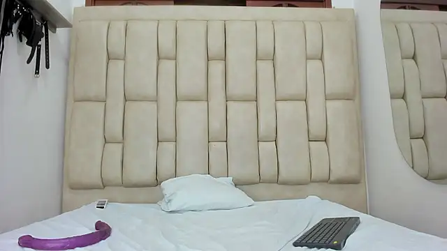 ZafiroAndFlynn's cam snapshot