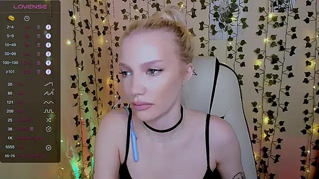 AnyaTaylor_'s cam snapshot