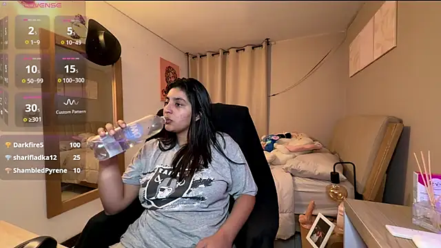 cloe_small's cam snapshot