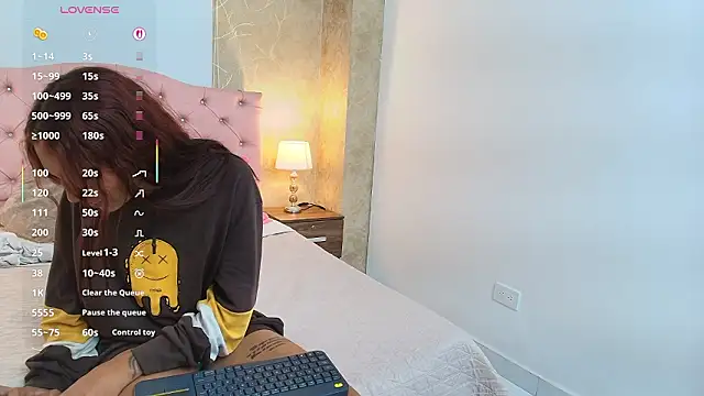 zoe_bermudez's cam snapshot