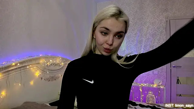 LillyMoure_'s cam snapshot