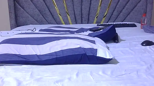 SHYNNYBLAQASS's cam snapshot