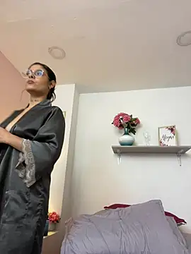 LauraRaider's cam snapshot