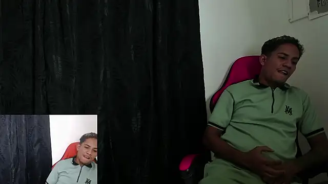 sexy_latinas_69's cam snapshot