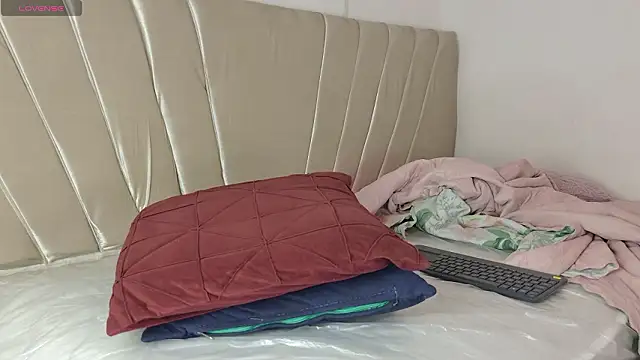 aly_n_sebas's cam snapshot