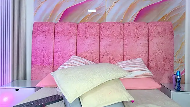 emmacurvy's cam snapshot