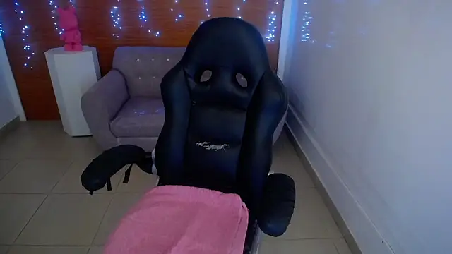 emma_adams_t's cam snapshot