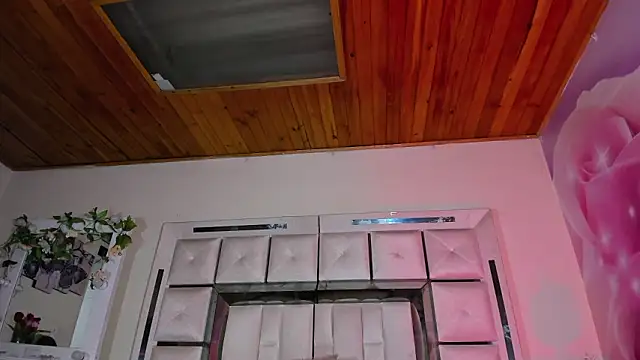 emili_clark's cam snapshot