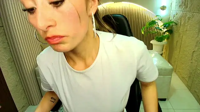 katalina_r_'s cam snapshot