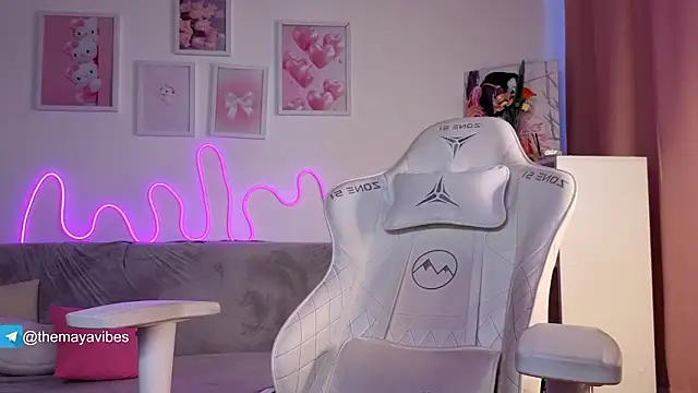 Maya_Rave's cam snapshot