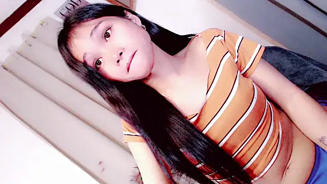 Amomentoflust99's cam snapshot