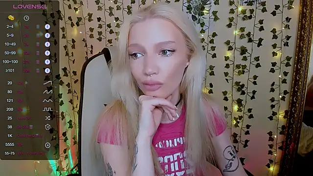 AnyaTaylor_'s cam snapshot