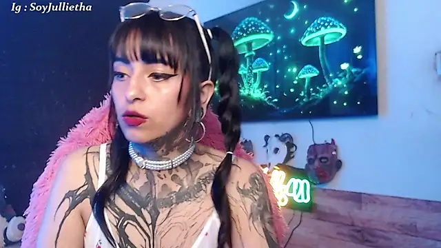 Julls420_'s cam snapshot