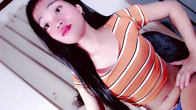 Amomentoflust99 live sex cam