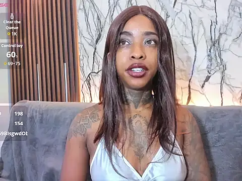 Pauline_Fox's cam snapshot