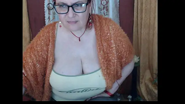 PlayfullMature's cam snapshot