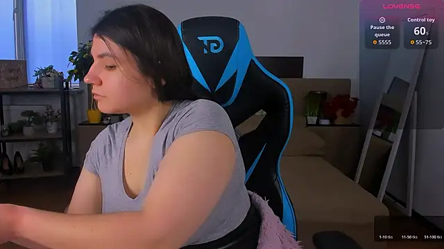 Viola__Shy's cam snapshot