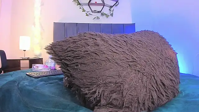 Lucerop_'s cam snapshot