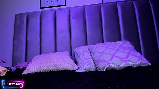 Kitty_Gang live sex cam