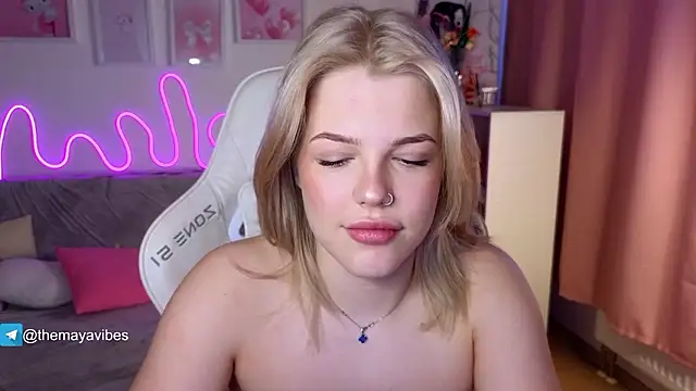 Maya_Rave's cam snapshot